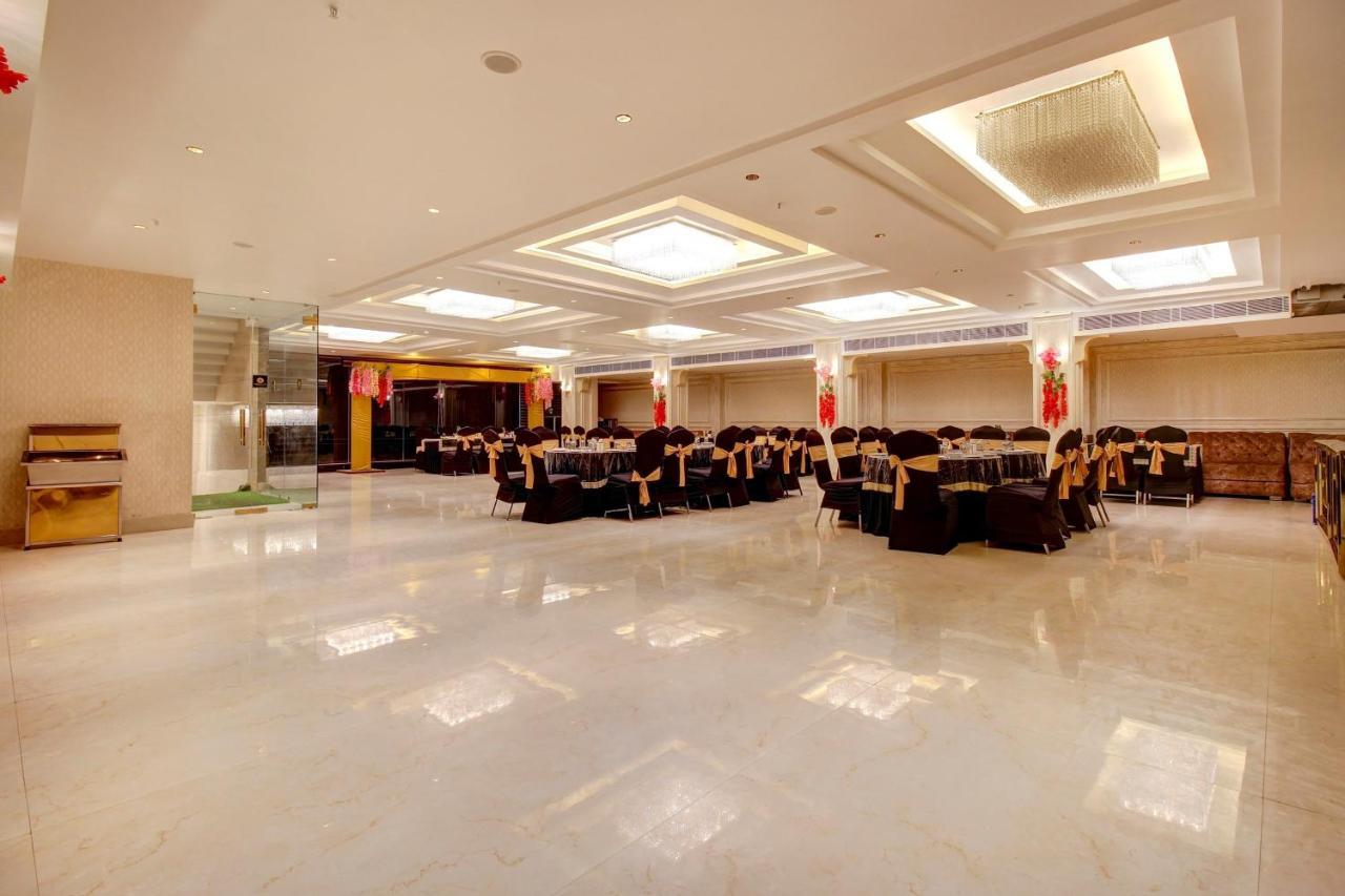 Hotel Townhouse Oak Celebrations Rooms & Banquets Lucknow