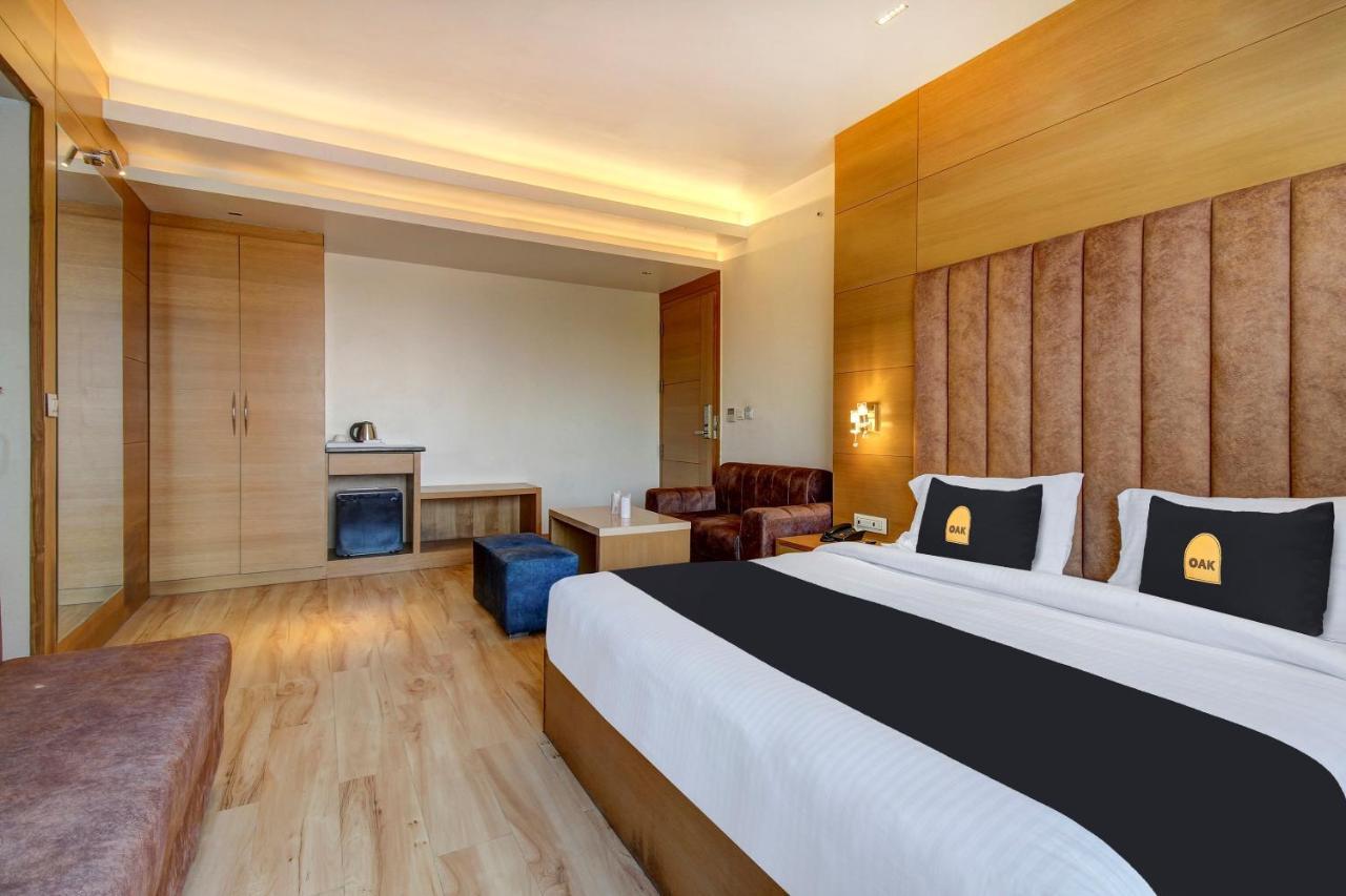 Townhouse Oak Celebrations Rooms & Banquets Hotel
